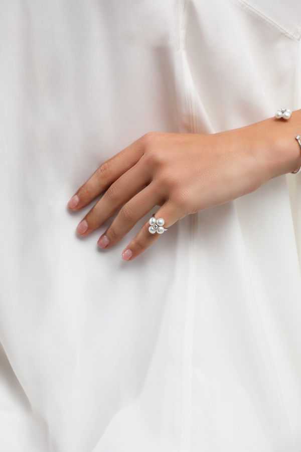 Breeze of pearls , pearls flower ring