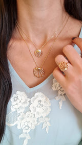 Seashell necklace M