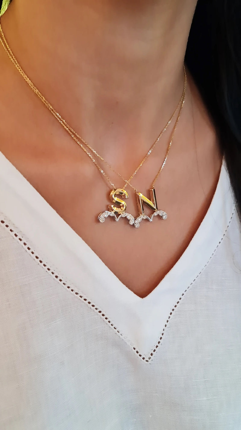 Bow wave necklace in letter S